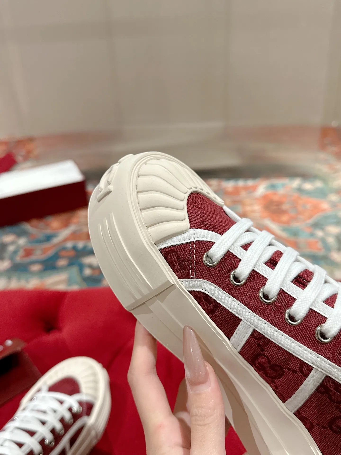 👟👟Ex-factory price 520👟👟 Women's models are new🆕 Arrival Gucci tennis 1977 classic Loft series canvas shoes... 2025 hot recommended model, G+1977×Disney cooperation series... GG canvas is made of finished products and incorporates brand elements. The retro style is rich, the classics and feelings are perfect for recall! Each color fabric developed by the original version is customized by the original version, and we pursue the ultimate in large-scale products! Market-level top version ⚠ Fabric: Customized GG cloth electric embroidery/5D washed distressed canvas Lining: Customized terry cloth lining (the feet are fitted and cannot be disassembled) Outsole: Original molded TPU two-color outsole Size: 35-40 (41 customized)